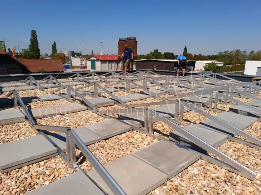 จะติดตั้งระบบติดตั้งพลังงานแสงอาทิตย์บัลลาสต์ตะวันออก - ตะวันตกได้อย่างไร?